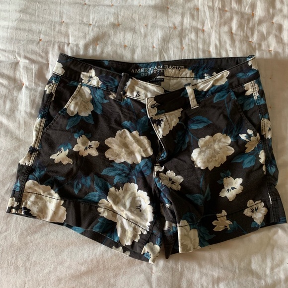 American Eagle Outfitters Pants - Floral twill shorts